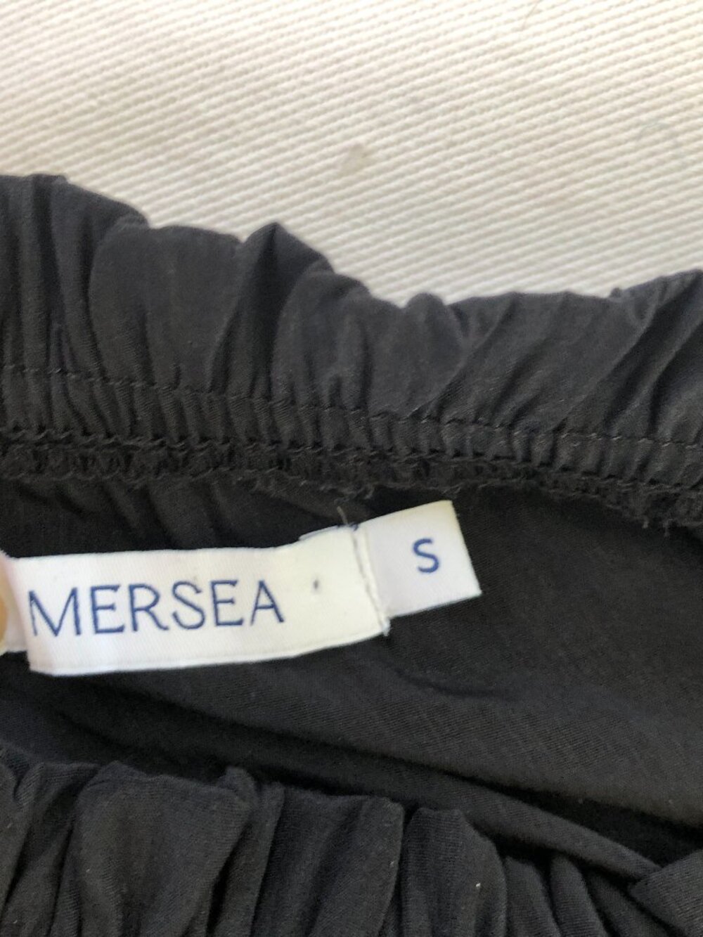 Mersea Tulum Layered Ruffle Sleeve Black Shift Dress Small Off Shoulder Neutral - Picture 2 of 9